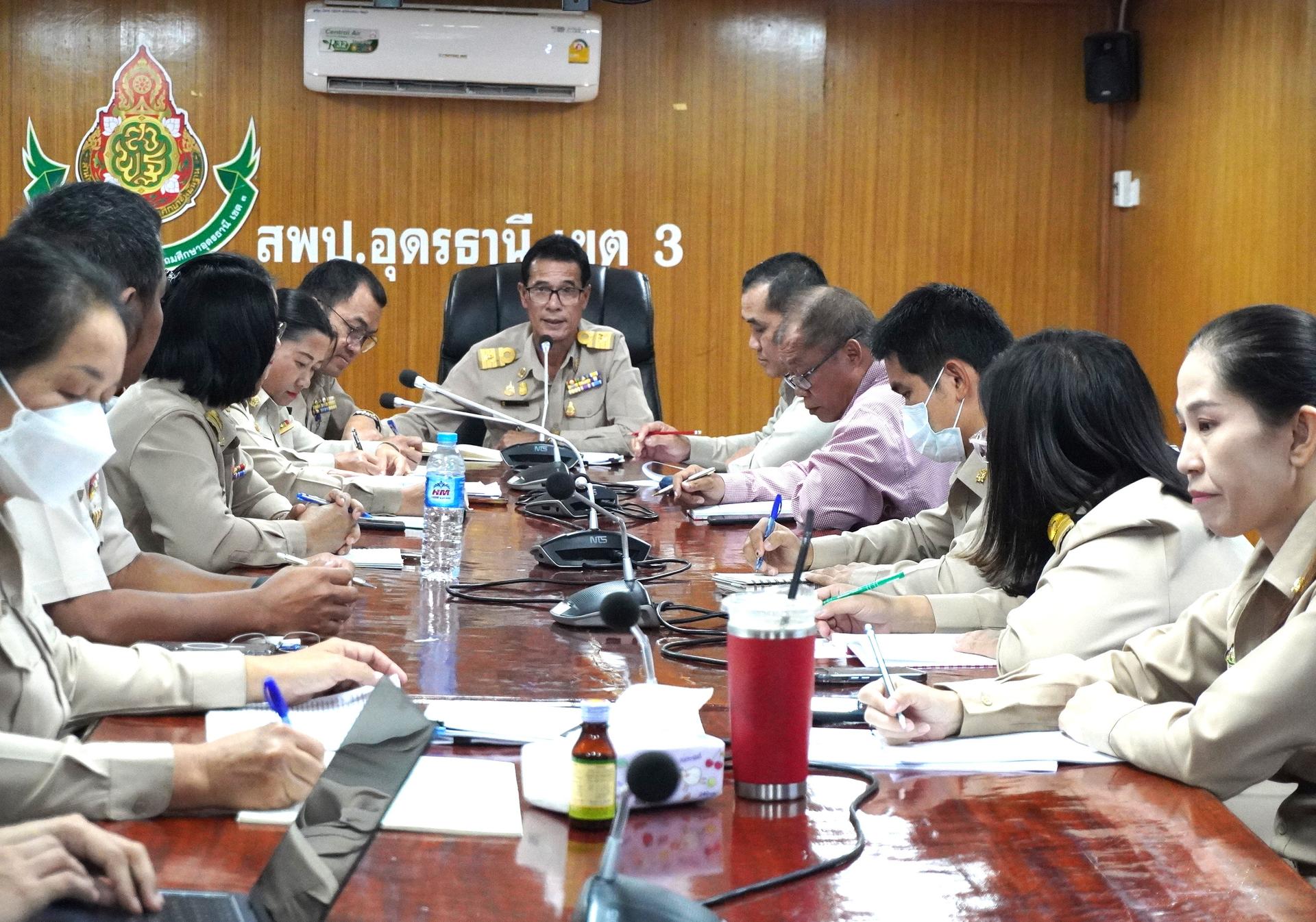 สพป.อุดรธานี เขต 3 จัดการประชุมคณะกรรมการบริหารสำนักงานเขตพื้นที่การศึกษาประถมศึกษาอุดรธานี เขต 3 ด้วยกระบวนการชุมชนแห่งการเรียนรู้ทางวิชาชีพ (Professional Learning Community : PLC)