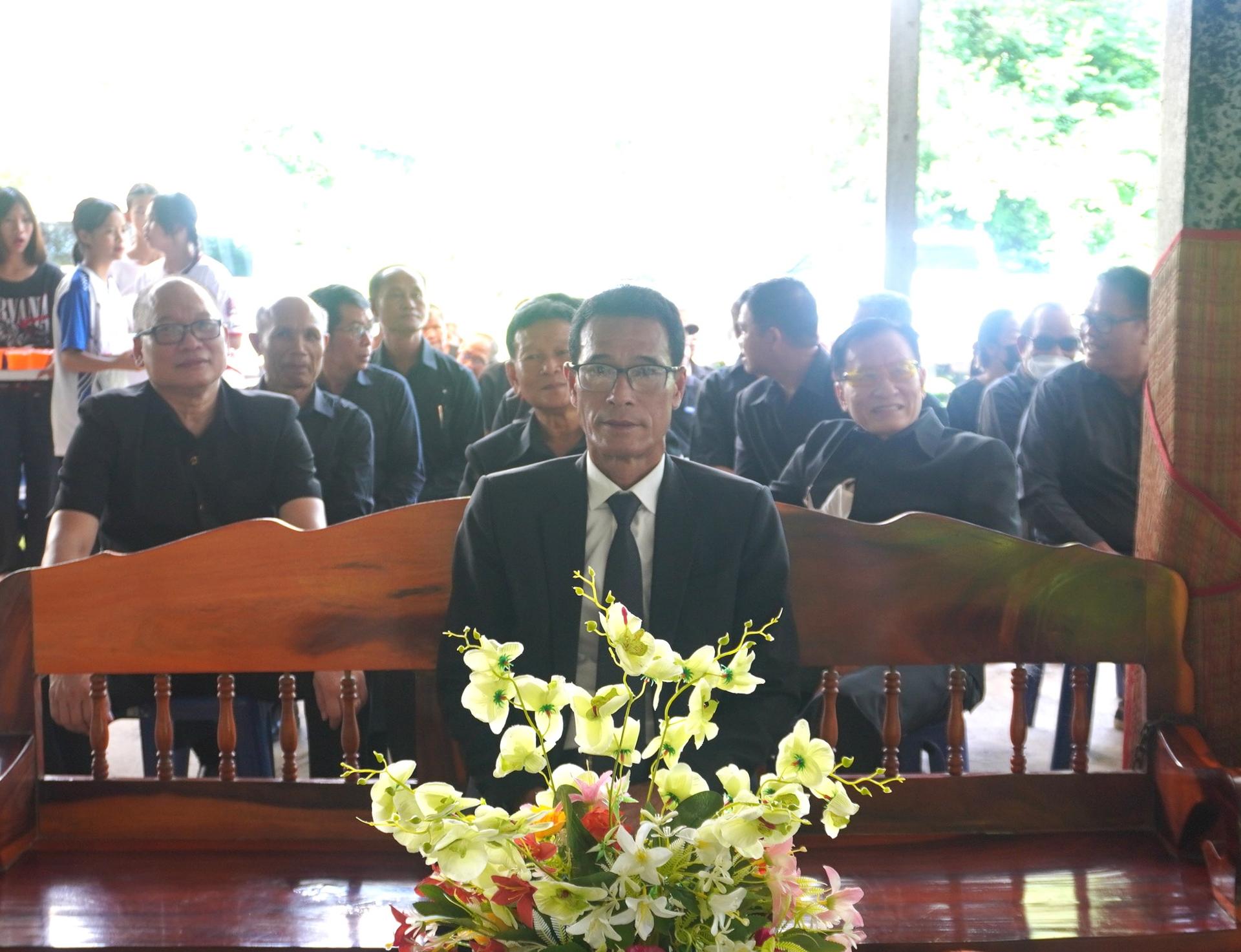 สพป.อุดรธานี เขต 3 ร่วมงานสวดมาติกา ทอดผ้าบังสุกุล และประชุมเพลิง บิดาของ นางสาวอภิญญา จันทร์สุข นักทรัพยากรบุคคลชำนาญการ