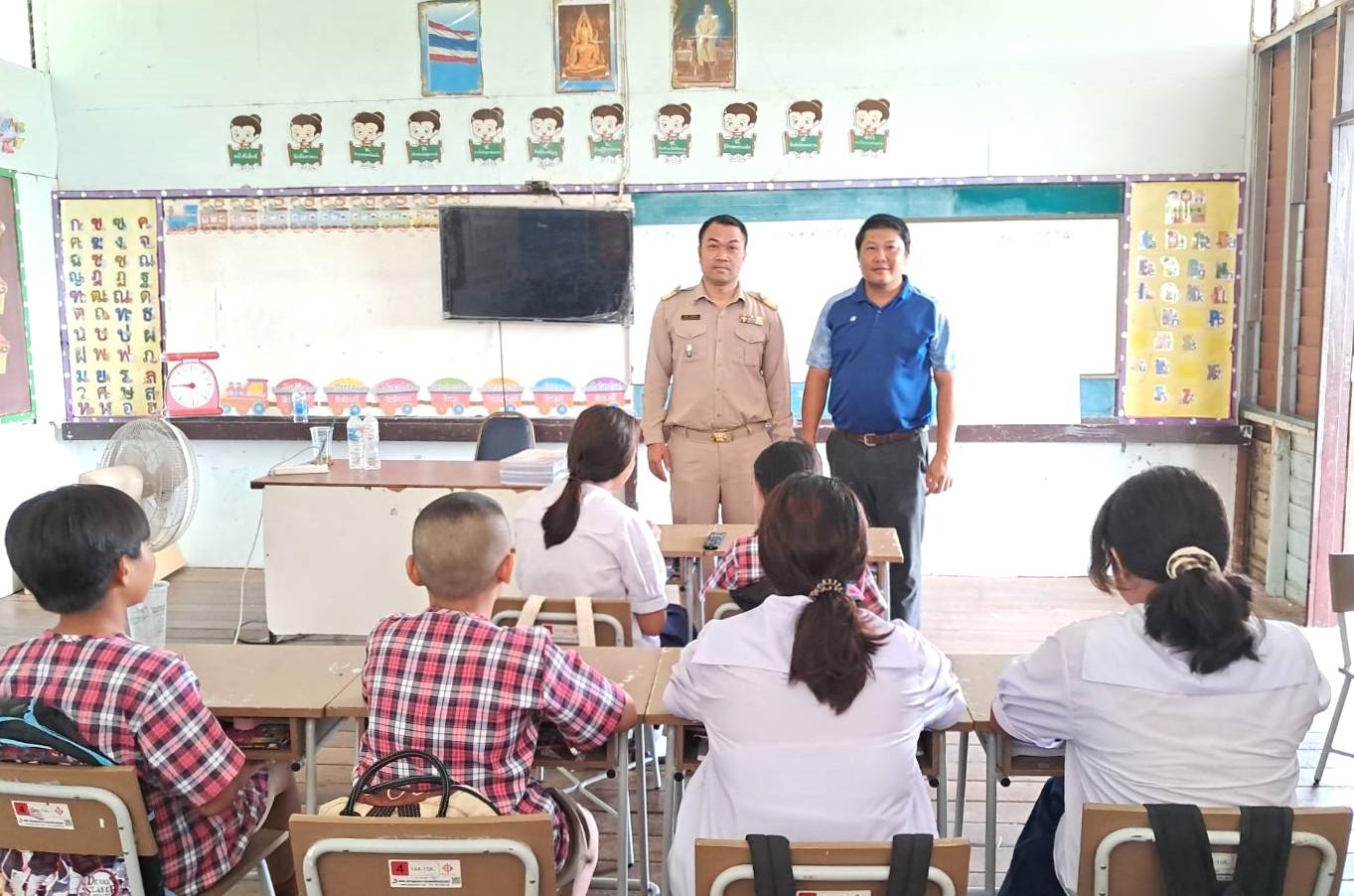 รอง ผอ.สพป.อุดรธานี เขต 3 ลงพื้นที่ตรวจเยี่ยมโรงเรียนในสังกัด กลุ่มโรงเรียนหนองหาน 4